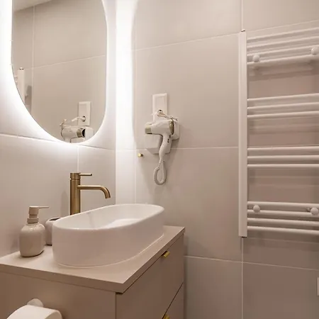 Asboth Boutique Suites, Location By Bqa Lägenhet