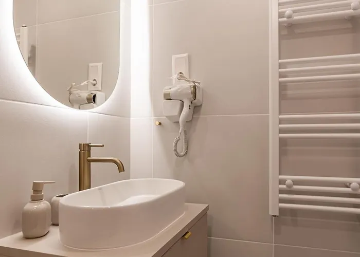 Asboth Boutique Suites, Location By Bqa Apartment